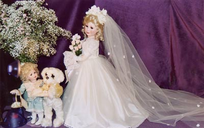 Oh! what a wedding. Laura Bride, Daisy Pedals and Rind Bear-err